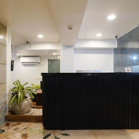 נאגפור Uptown Hotel מראה חיצוני תמונה