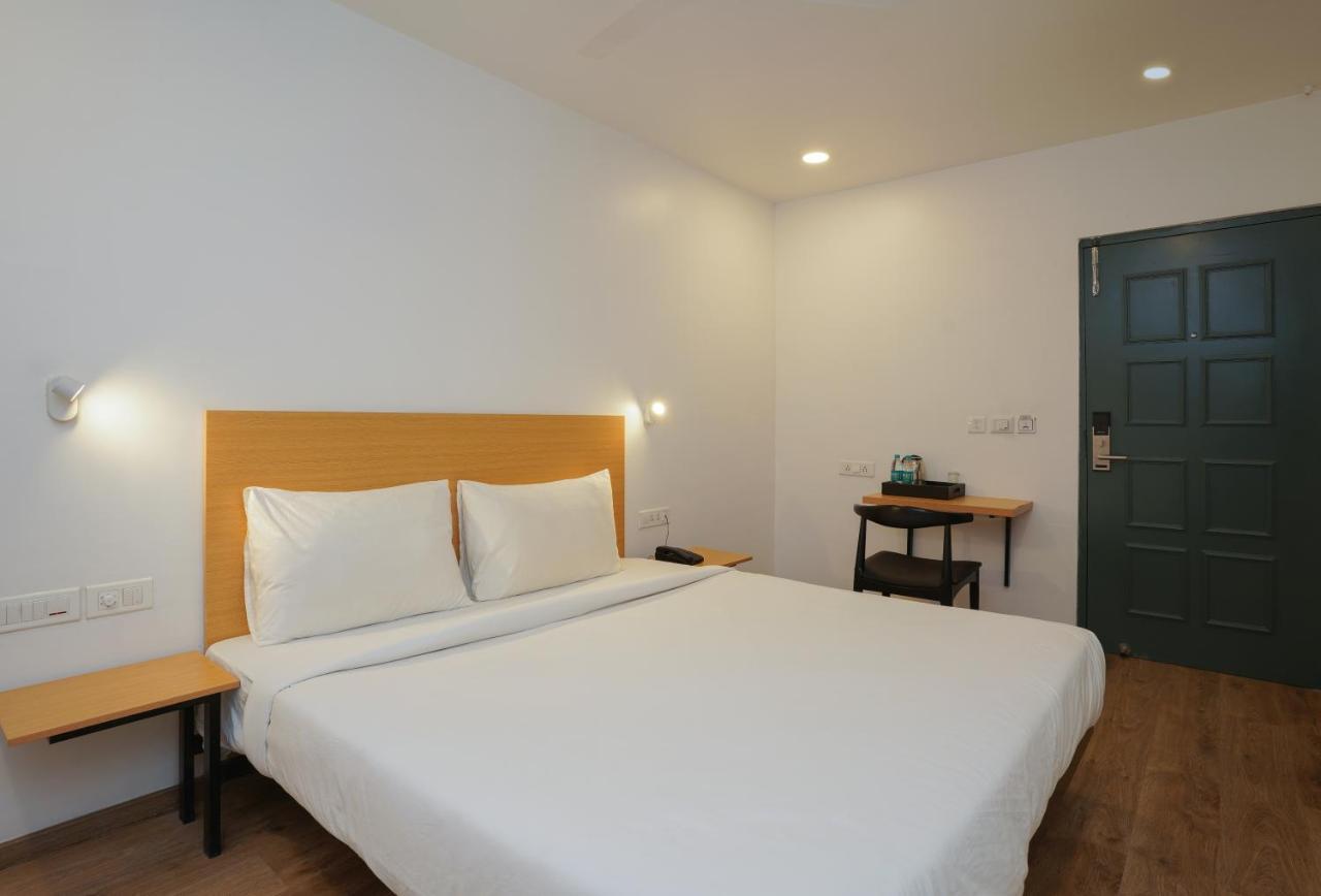 נאגפור Uptown Hotel מראה חיצוני תמונה