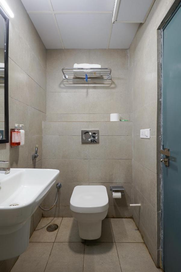 נאגפור Uptown Hotel מראה חיצוני תמונה