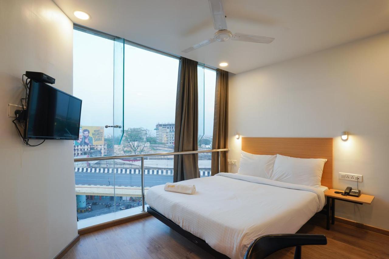 נאגפור Uptown Hotel מראה חיצוני תמונה