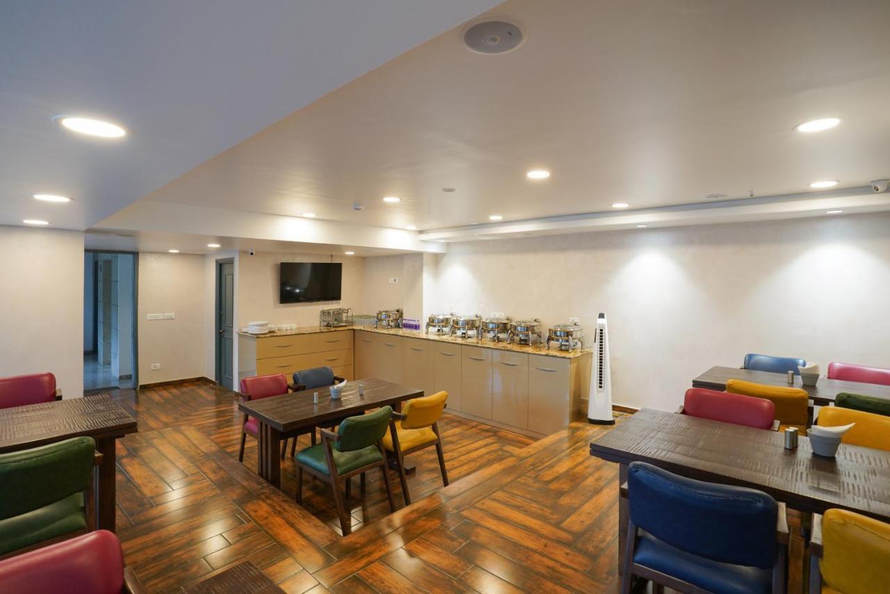 נאגפור Uptown Hotel מראה חיצוני תמונה