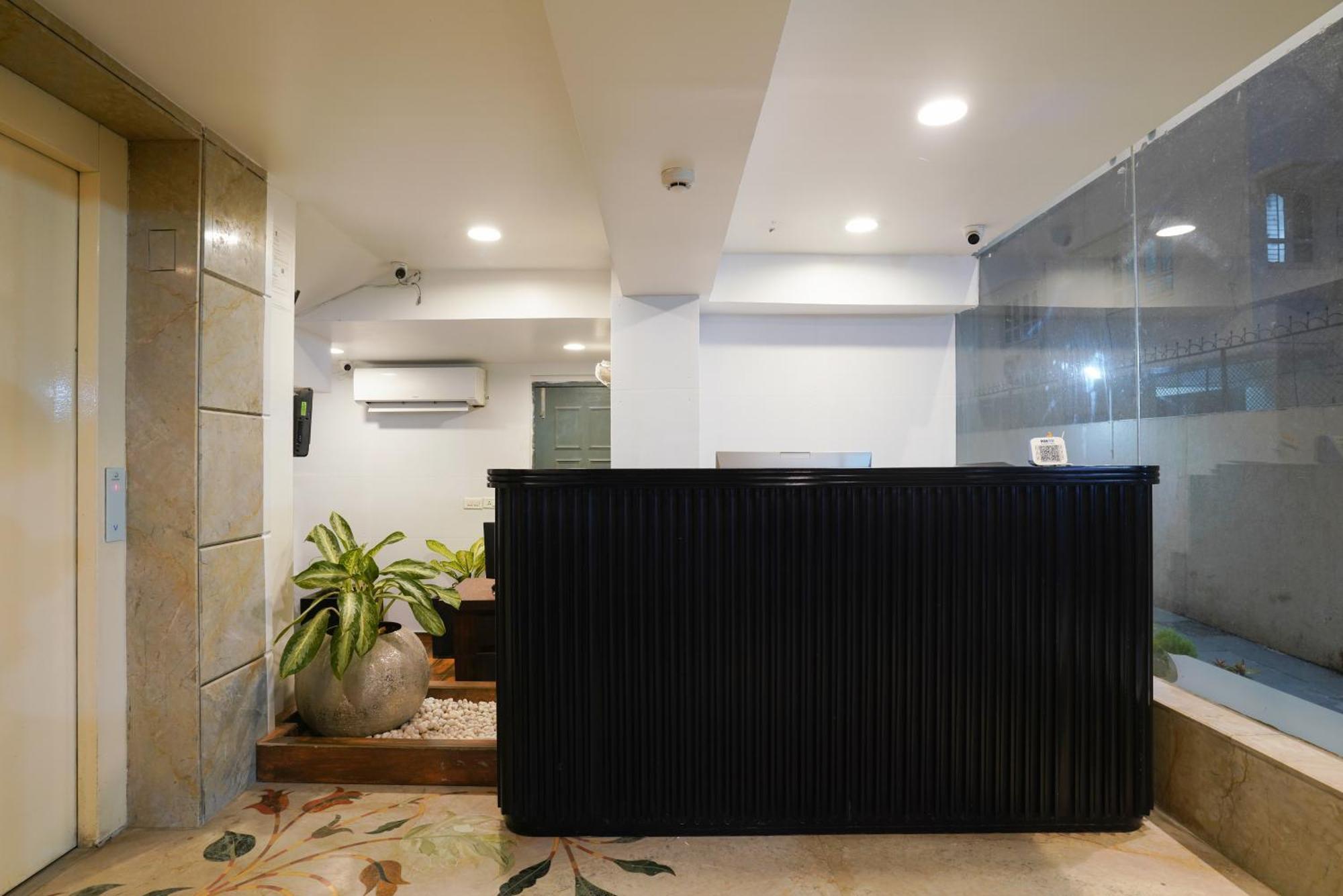 נאגפור Uptown Hotel מראה חיצוני תמונה