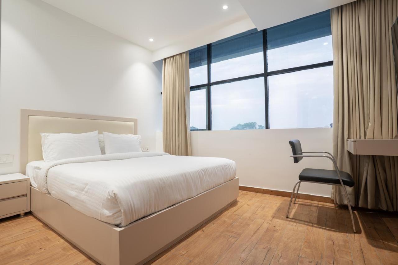 נאגפור Uptown Hotel מראה חיצוני תמונה