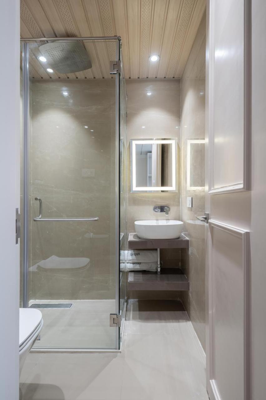 נאגפור Uptown Hotel מראה חיצוני תמונה