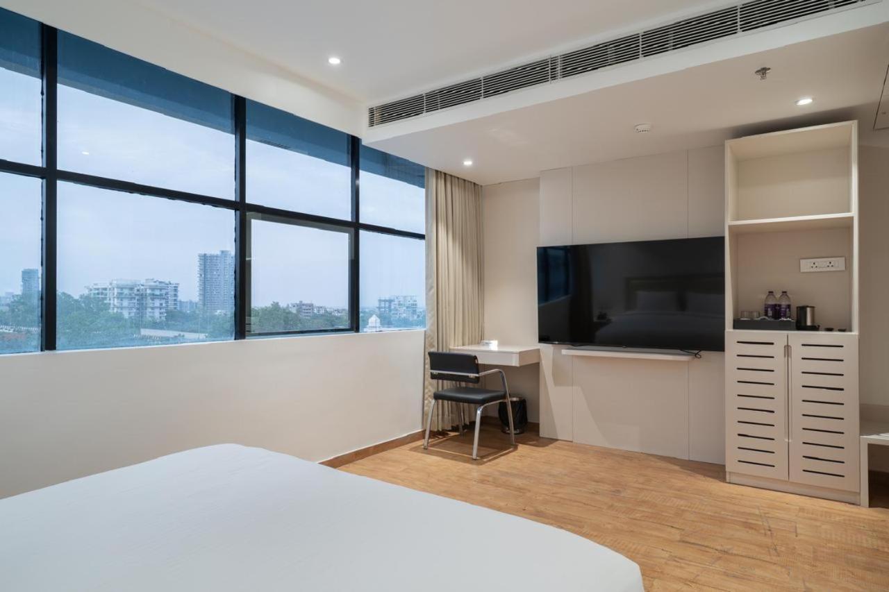 נאגפור Uptown Hotel מראה חיצוני תמונה